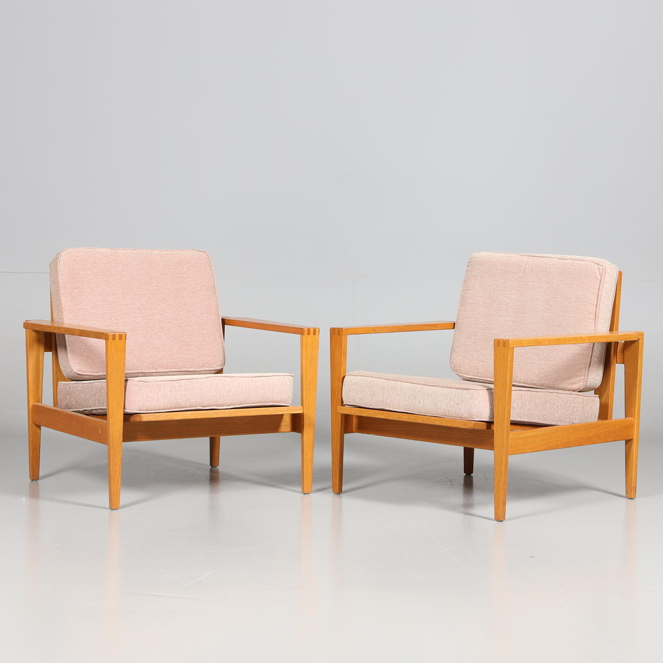 ERIK WÖRTZ. Ein Paar „Kastrup“ -Sessel, Ikea.