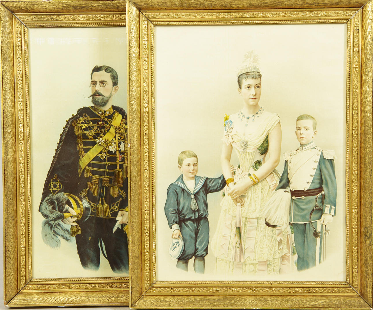 KUNGAPORTRÄTT, 2 stycken tryck i förgyllda ramar.