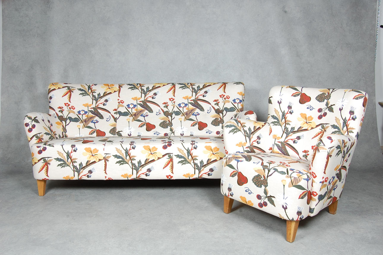 SOFFA och FÅTÖLJ, klädd i tyget Drottningholm, nyskick.