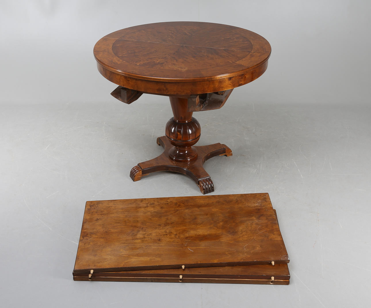 SALSBORD, justerbar höjd, 3 iläggsskivor, 1900-tal.