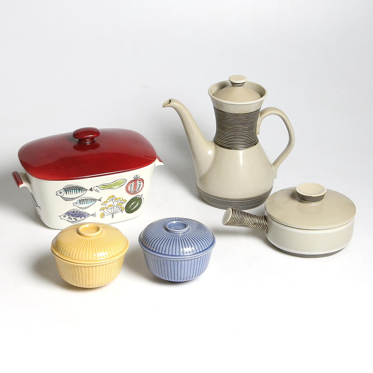 KANNA, LOCKSKÅLAR och TERRIN, 5 delar, porslin. bl.a. Carl-Harry Stålhane, Hertha Bengtson. Rörstrand.