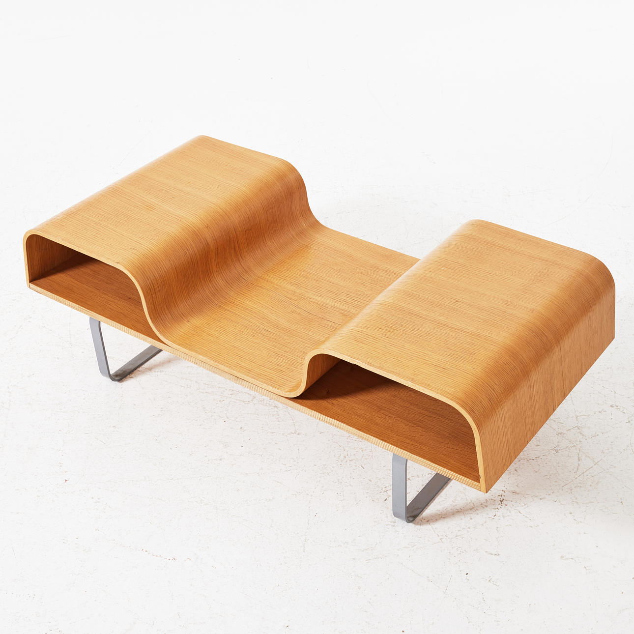 RICHARD CLACK. «Lagfors», mesa de café, IKEA.