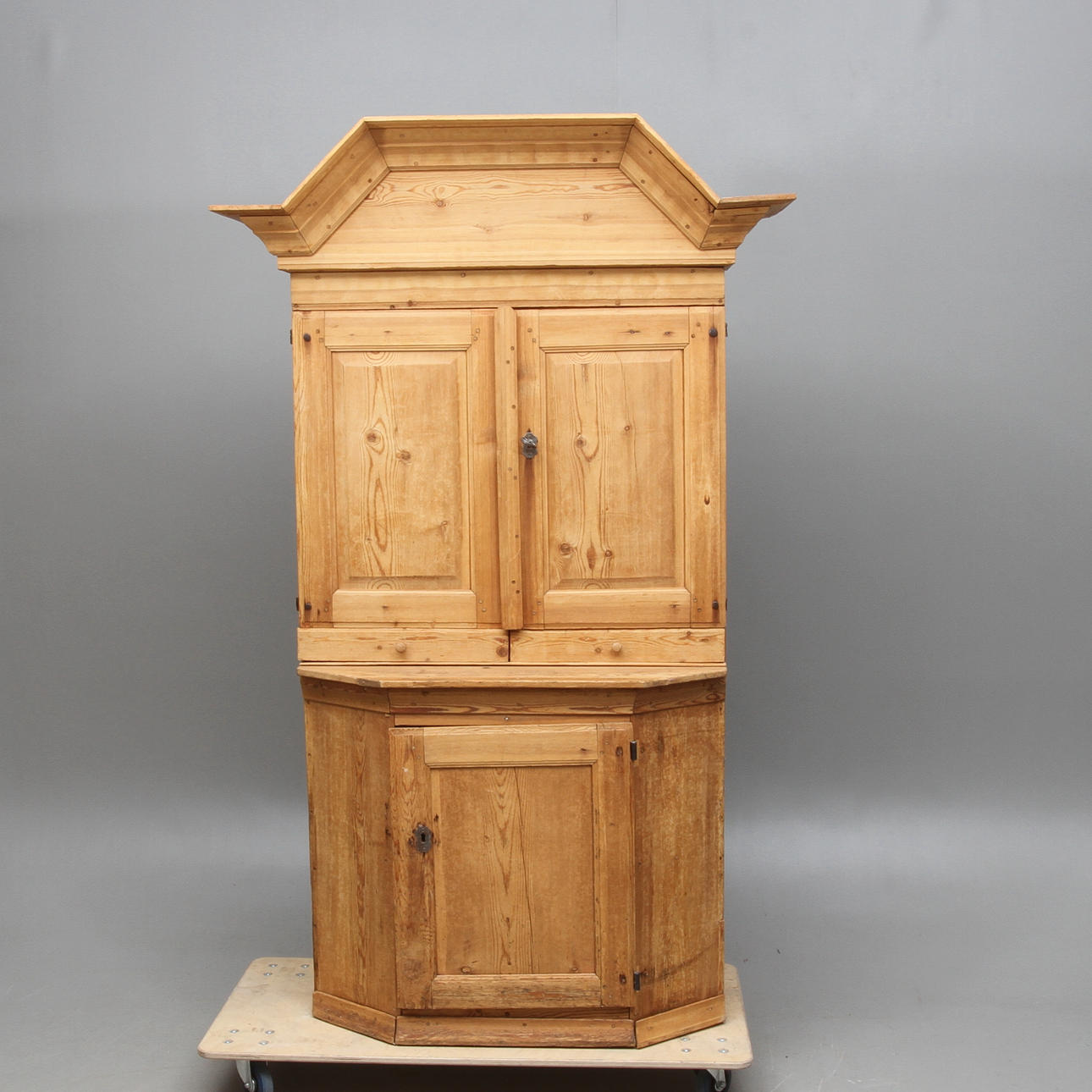 SKÅP, allmoge, furu, 1800-tal.