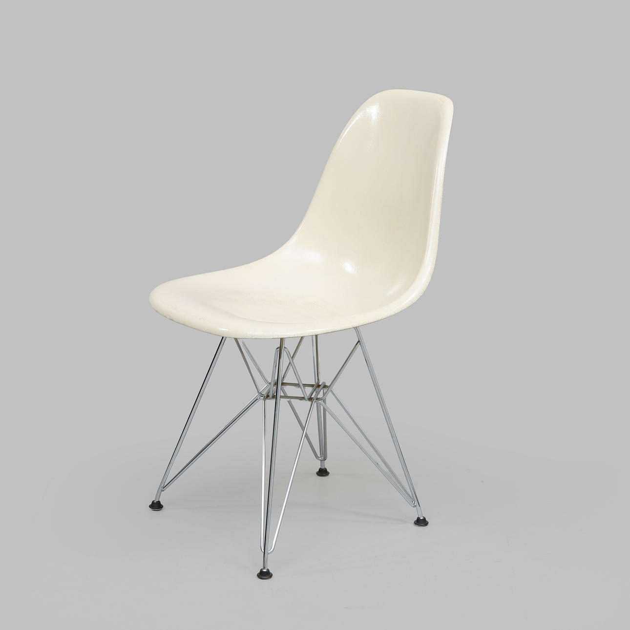 CHARLES & RAY EAMES. Chair, “DSR”, for Herman Miller.