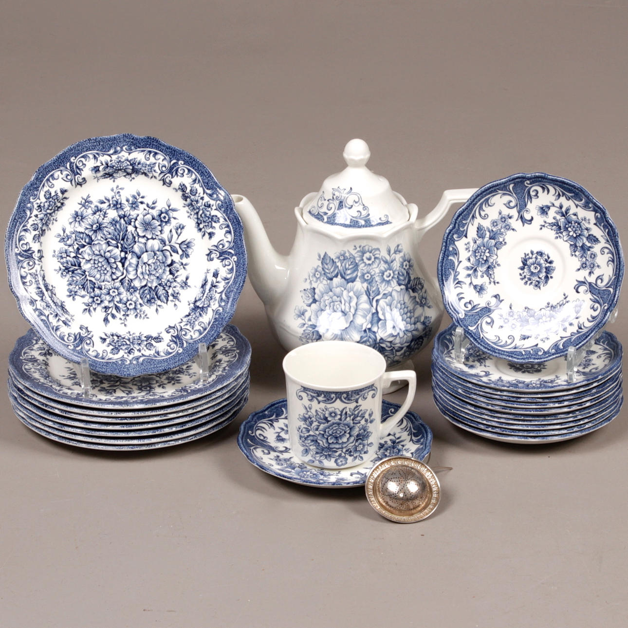 TESERVIS, 33 delar, porslin, Royal Staffordshire, J&G Meakin, England, 1900-tal.