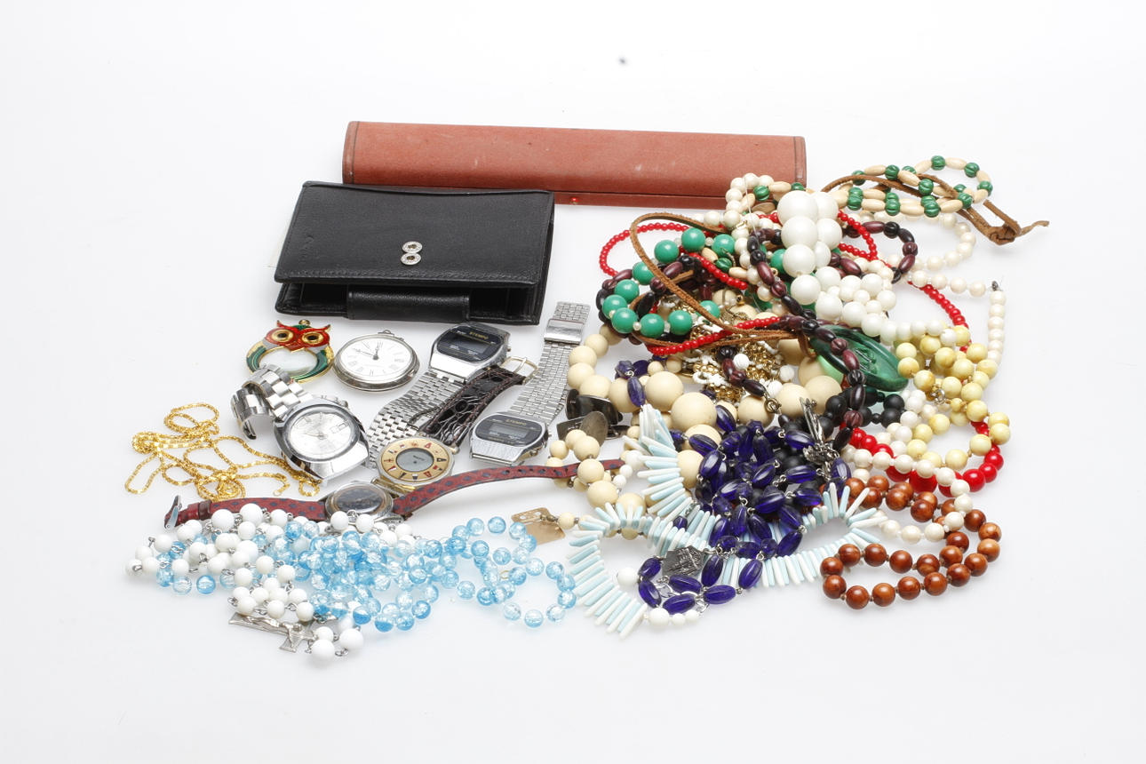 BIJOUTERIER mm samt HÄNGE, 18k guld, vikt ca. 1,8 gram.