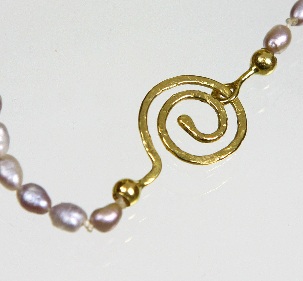 COLLIER, sötvatten, pärlor, gult guld 585.