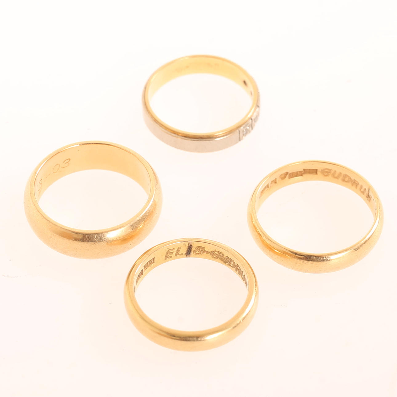 Ringe, 4 Stück, 18 Karat Gold.