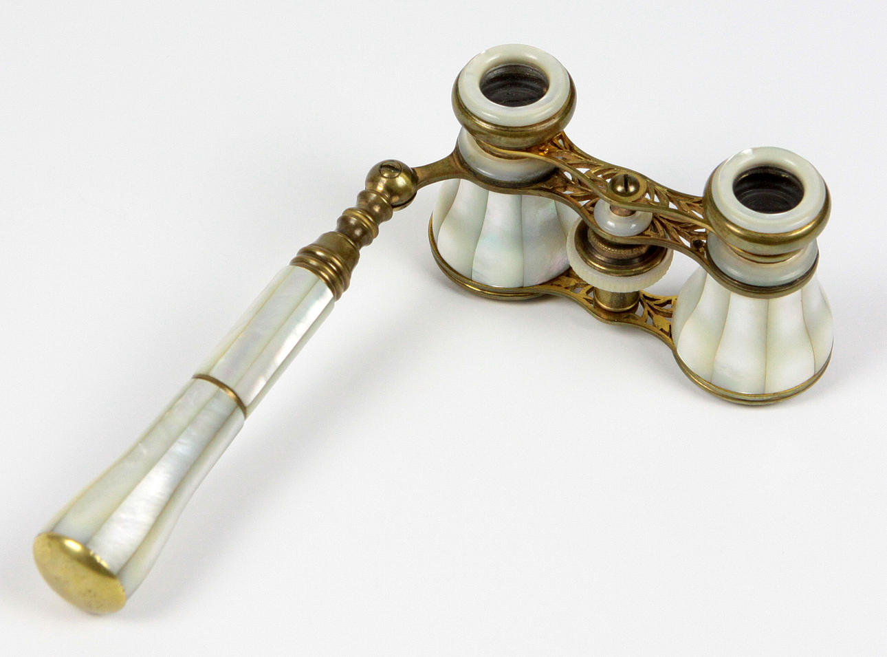 OPERA GLASÖGON, pärlemor, Art Nouveau omkring 1900.