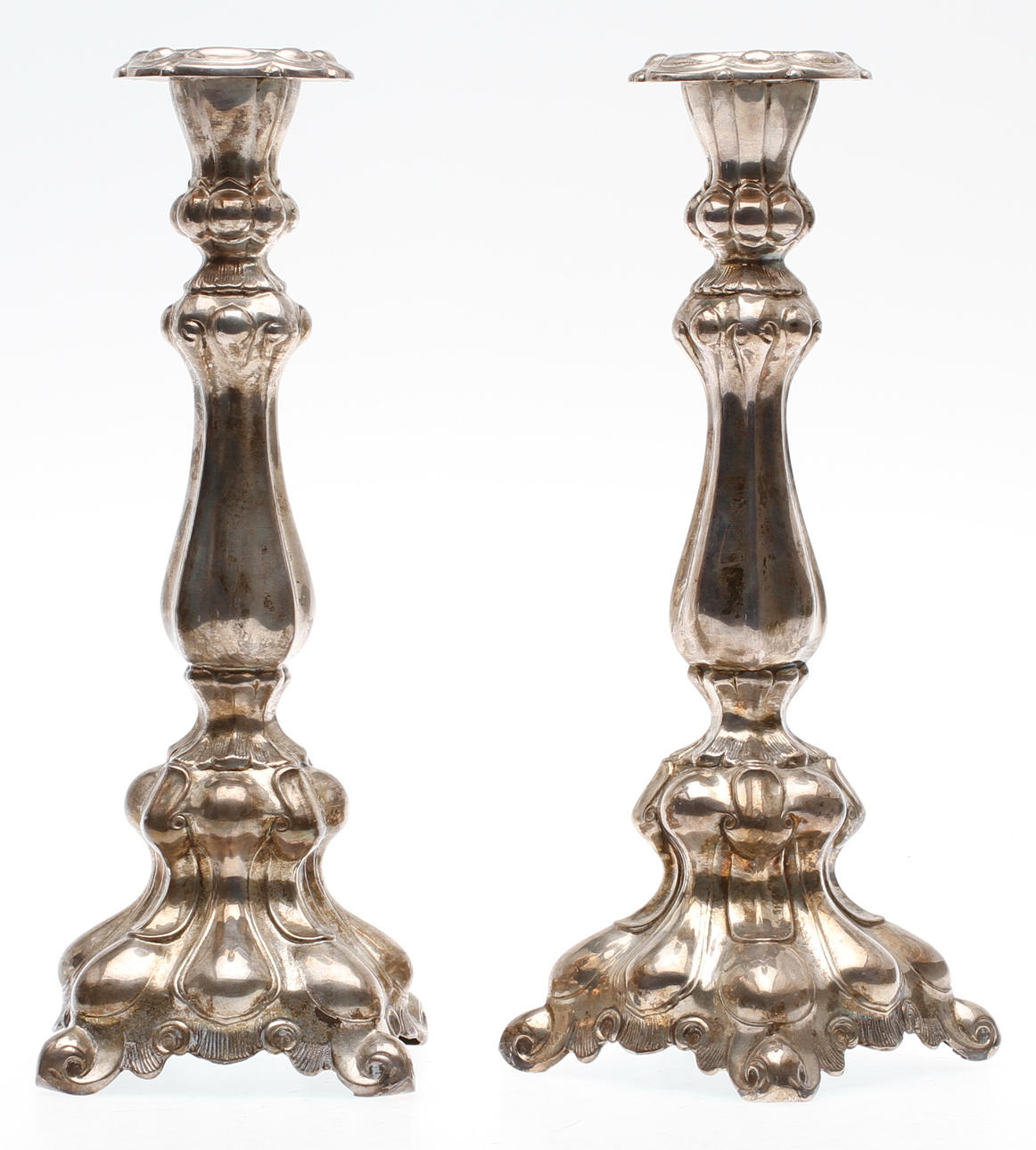 LJUSSTAKAR, ett par, nysilver, rokokostil, Höjd 28 cm.