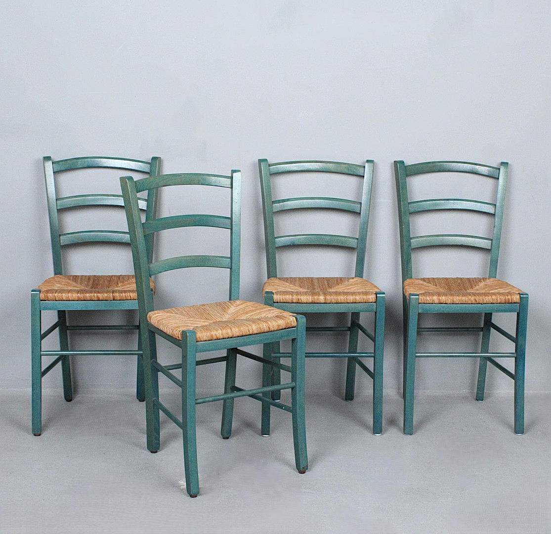 Vier Stühle / Esszimmerstühle mit Geflecht.