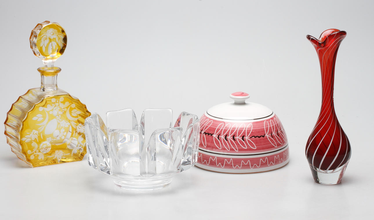 GLAS OCH KERAMIK, 4 delar, bland annat Orrefors.