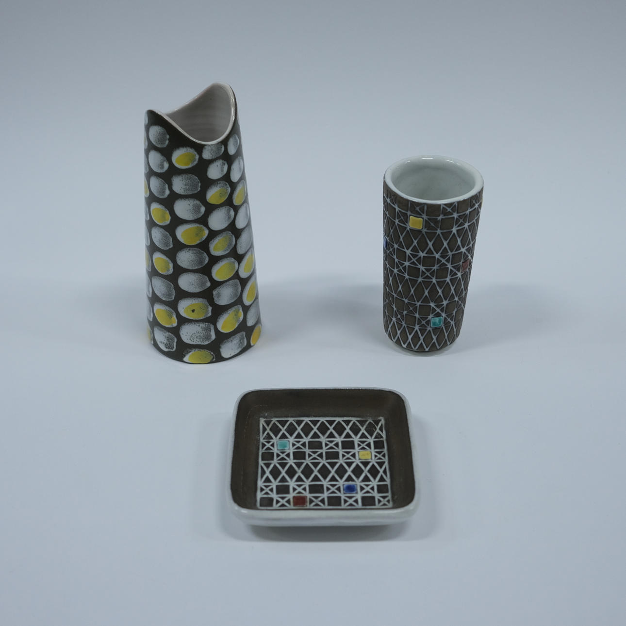 KERAMIK, TRE DELE, UPSALA-EKEBY.