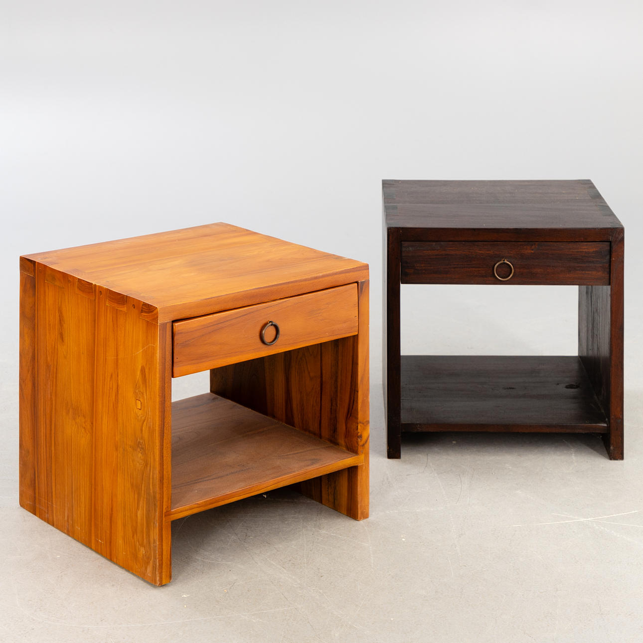 2 Nachttische (2).