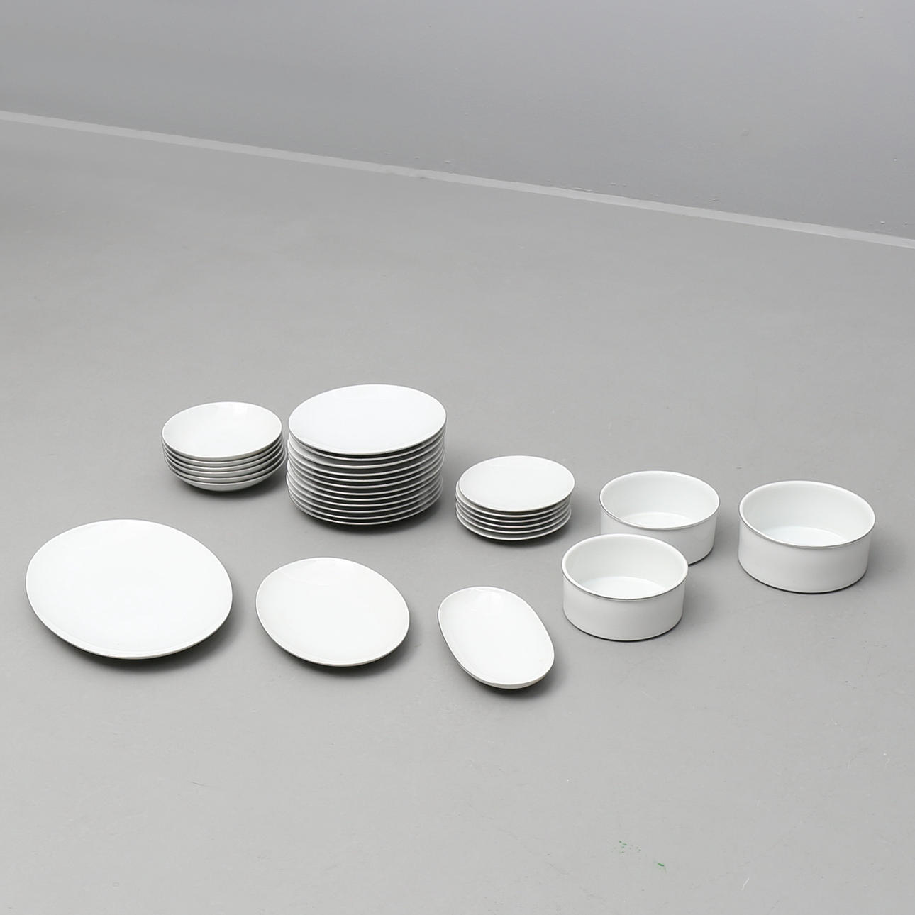 MATSERVISDELAR, porslin, 30 st, Thomas, Tyskland.