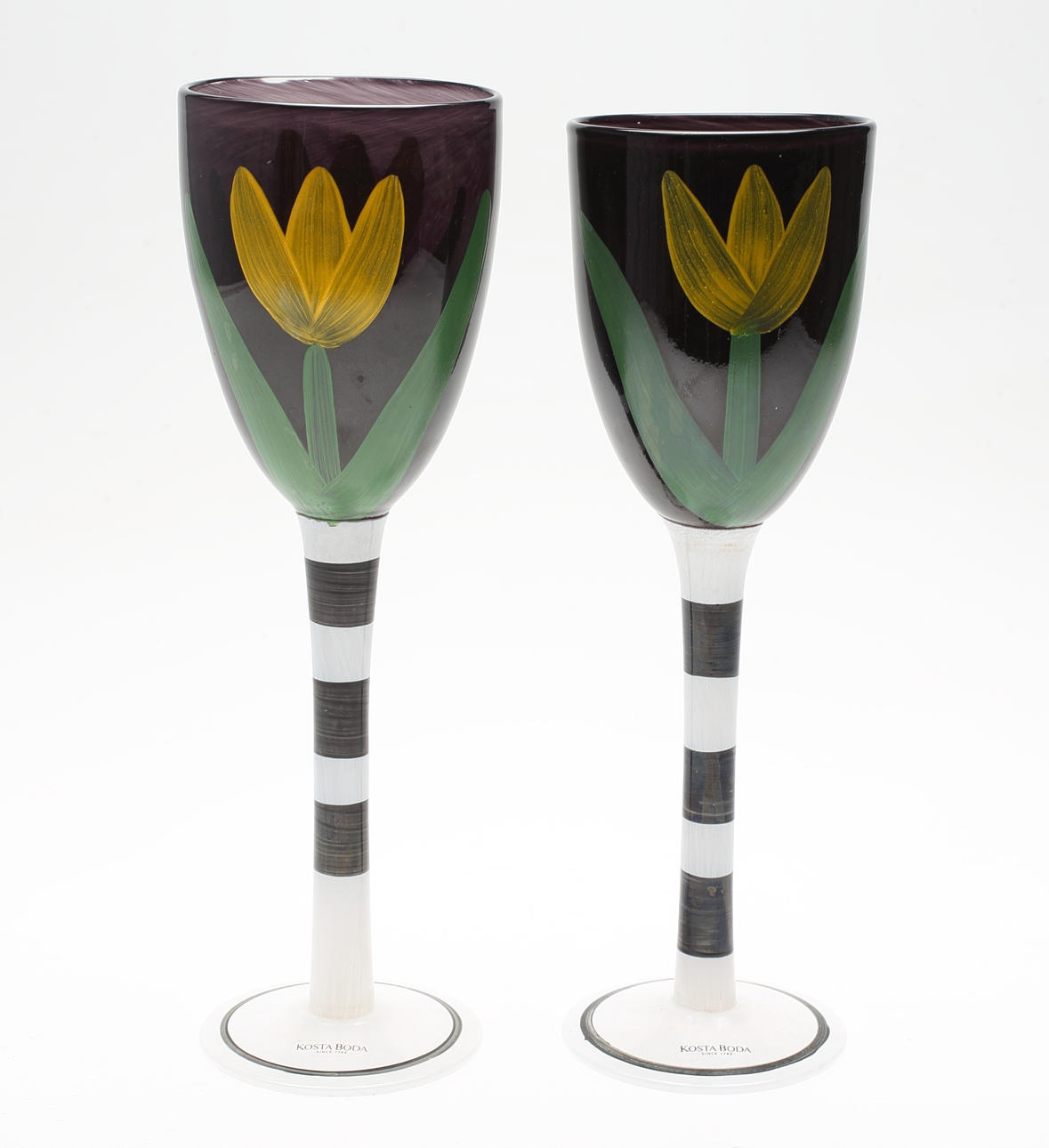 VINGLAS, 2 st, Tulipa, Ulrica Hydman Vallien, signerade, 1900-tal.