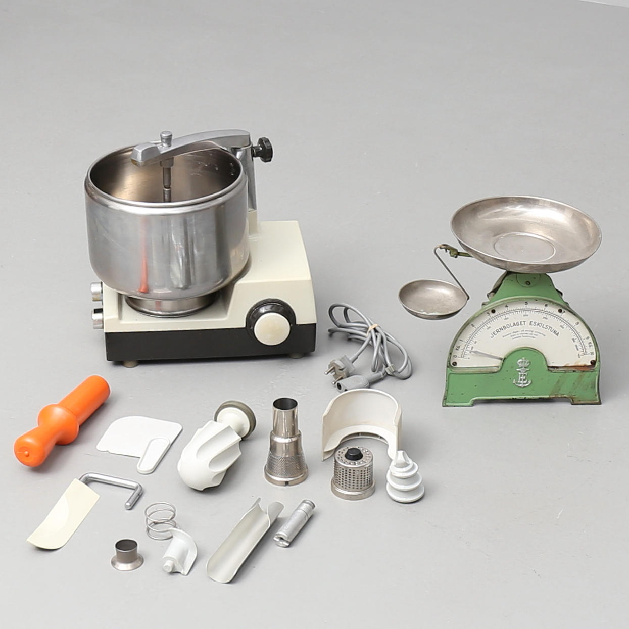 HUSHÅLLSASSISTENT, Electrolux och hushållsvåg, Jernbolaget Eskilstuna.