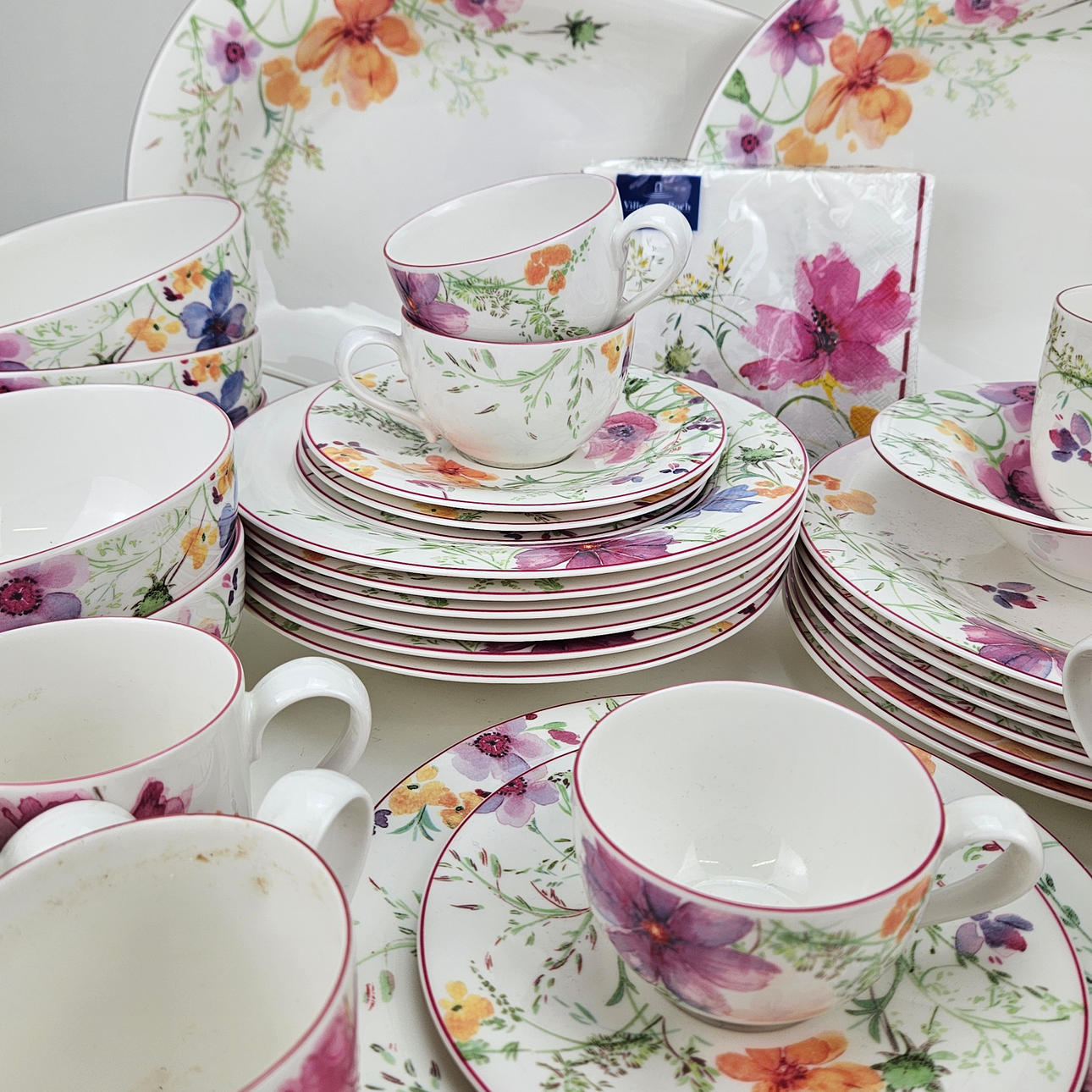 A set of 33 pieces of porcelain “Mariefleur”, Villeroy & Boch