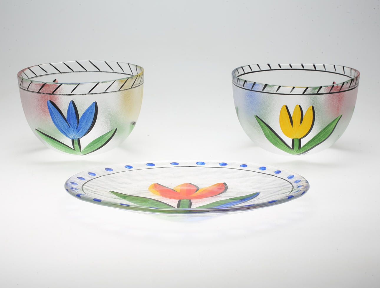 ULRICA HYDMAN-VALLIEN. Ett par skålar, ett fat, glas, Tulipa, Kosta Boda, 1900-tal.