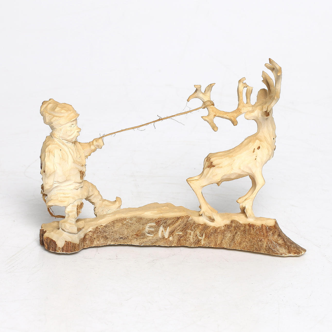 ERIK NORBERG. Skulptur, hornarbete, monogramsignerad och daterad -74.