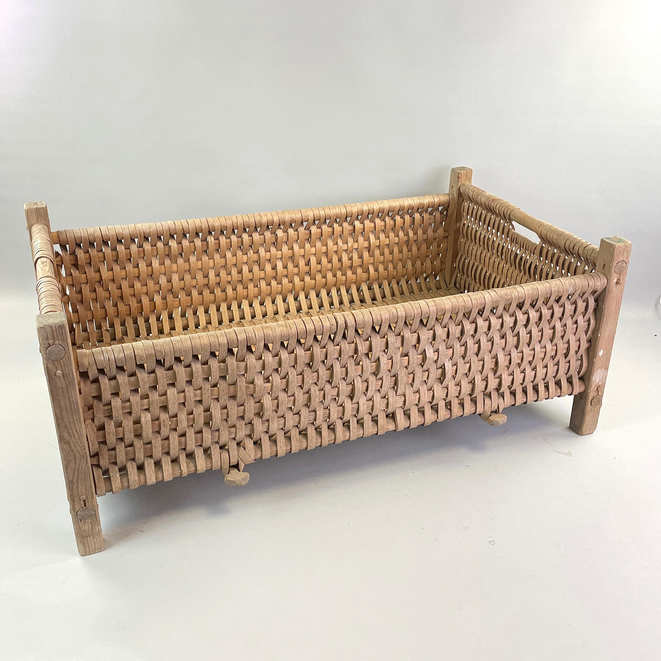 TVÄTTKORG, trä/spån.