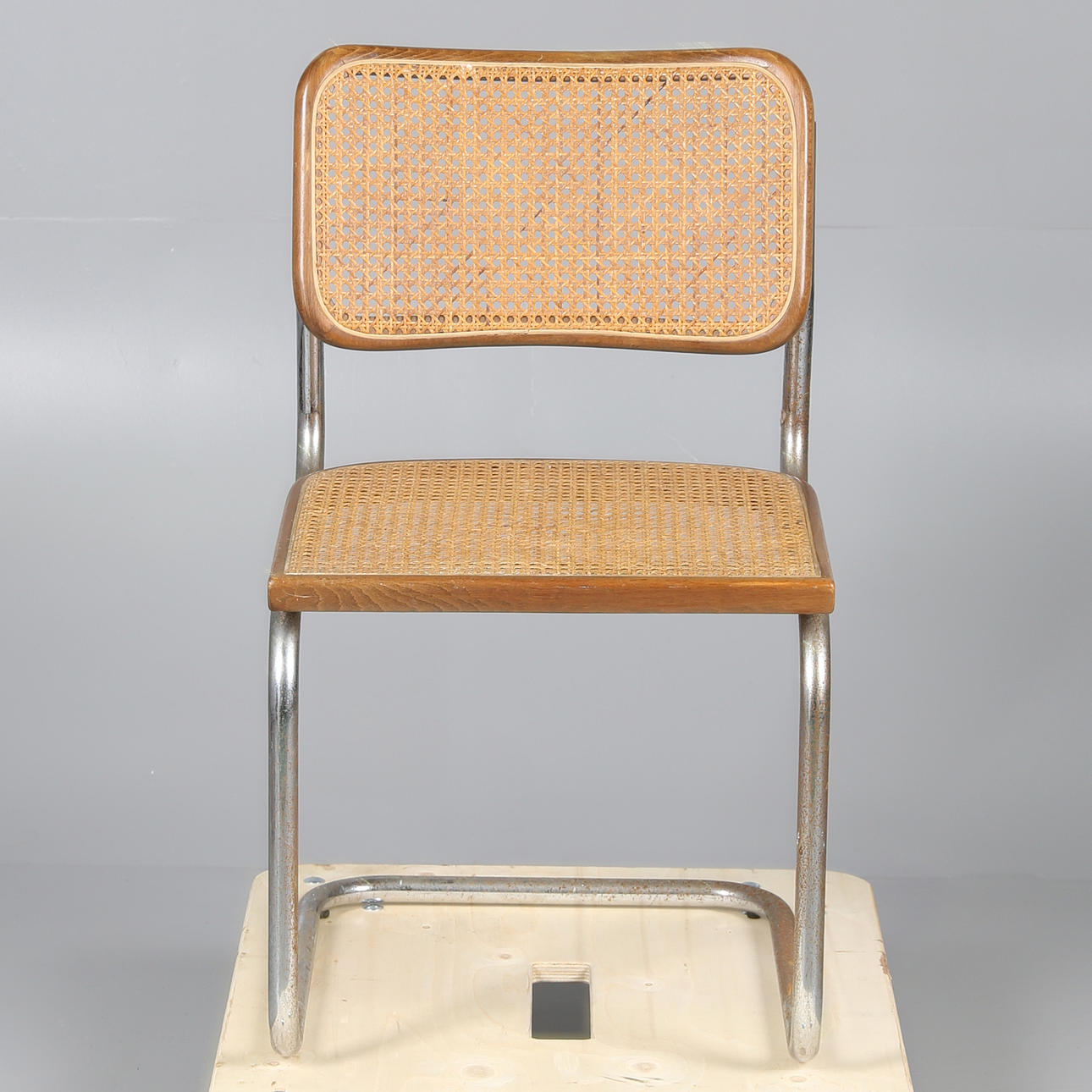 MARCEL BREUER. EIN ARRBEN CESCA B32 STUHL.