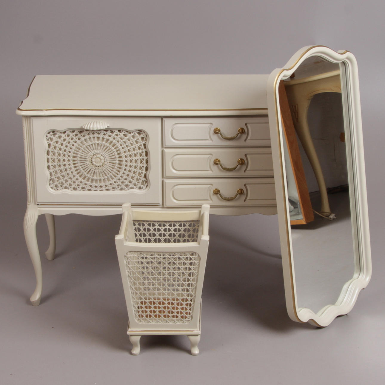 HALLMÖBEL, spegel, byrå samt paraplyställ, 1900-talets andra hälft.