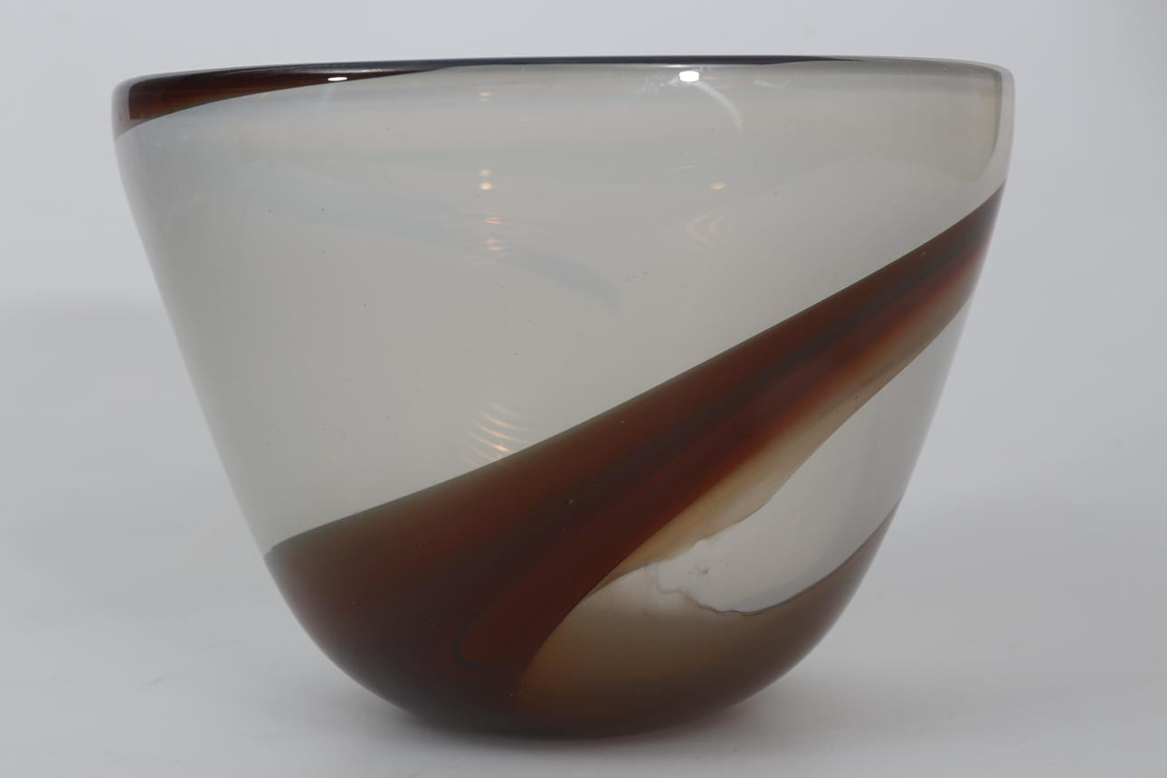 HANNE DREUTLER. Skål, glas, "Tabac", Studio Åhus, unikat, signerad, daterad 1979.