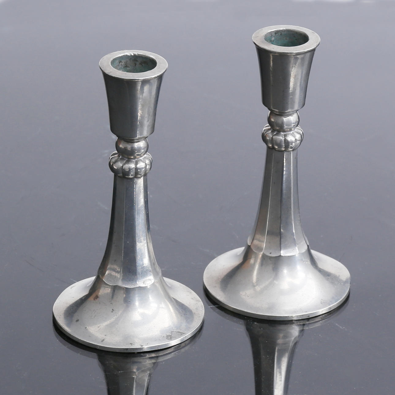 JUST ANDERSEN. Ljusstakar, ett par, tenn, Danmark.