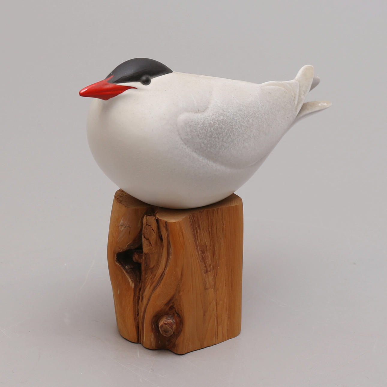 PAUL HOFF. Eine Steinzeugfigur, „Isehavjärna“, Gustavsberg.