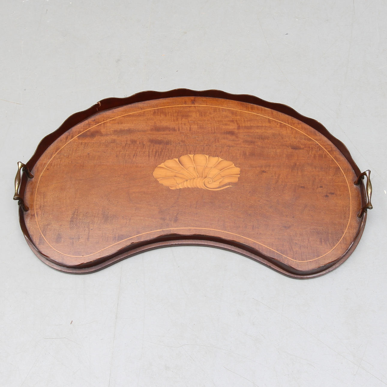 BRICKA, trä, intarsiadekor, 1900-tal.