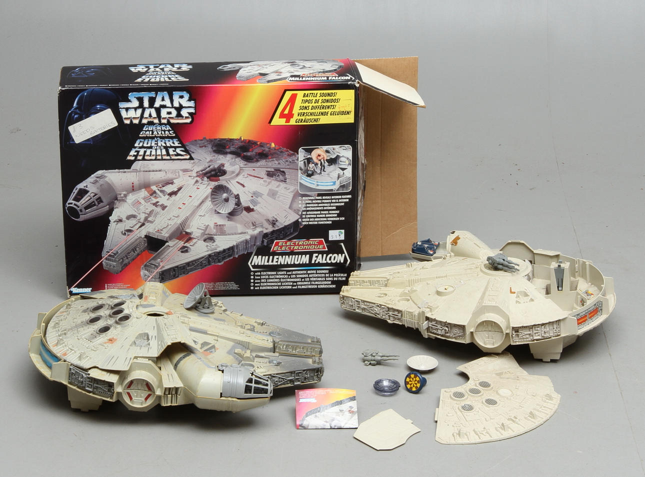 STAR WARS, MILLENNIUM FALCON, TVÅ STYCKEN.