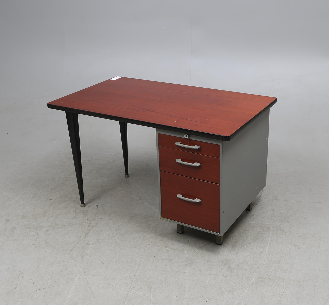 SKRIVBORD, industrimodell, 1900-tal.