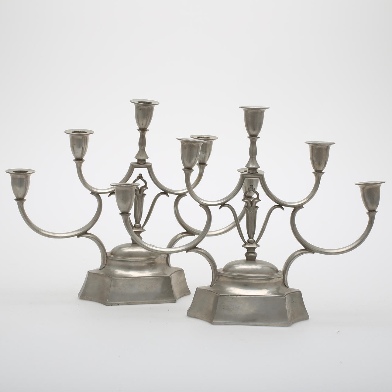 LJUSSTAKAR, ett par, 5-armade, tenn, Just Andersen Danmark.