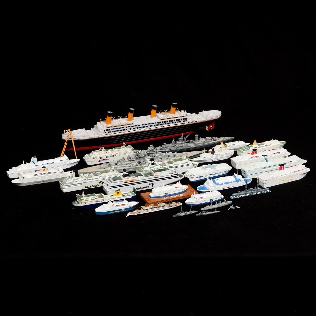 SCHIFFSMODELLE, Wasserlinienmodelle, ca. 25 Stück.