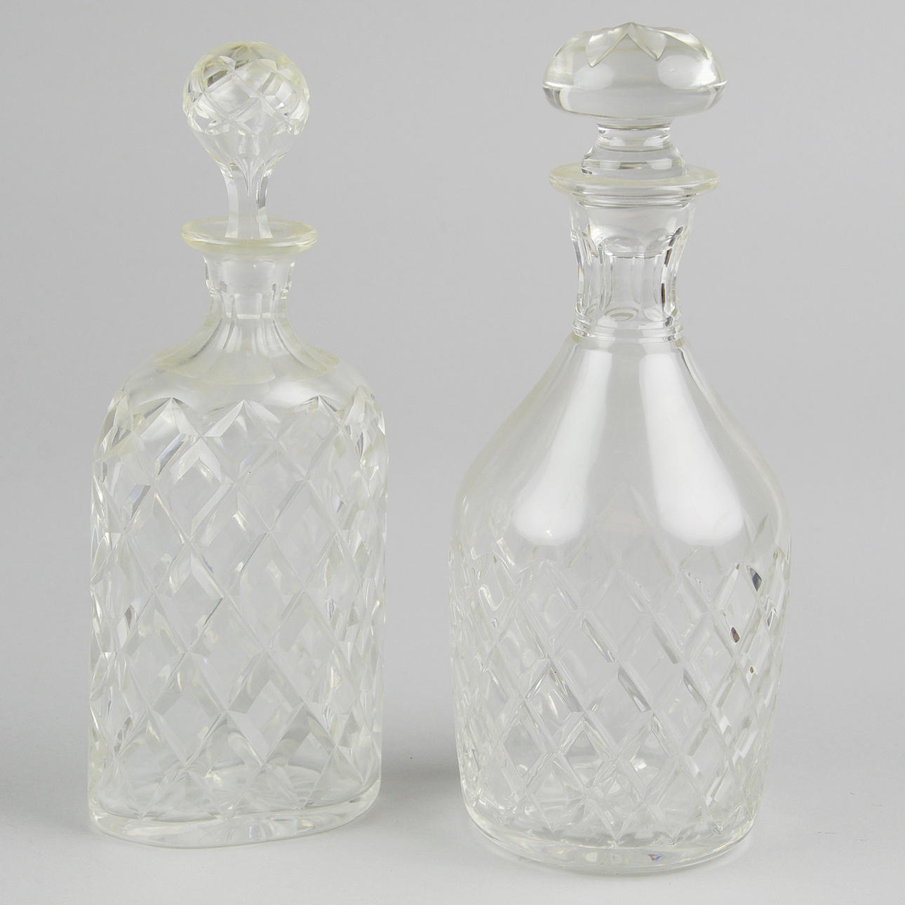 KARAFFER, 2 stycken, rutslipad kristall.