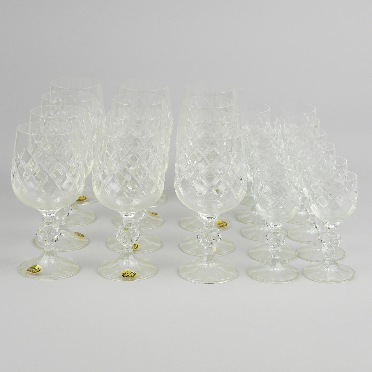 GLASSERVIS, 12 vinglas samt 12 snapsglas, kristall, Bohemia.