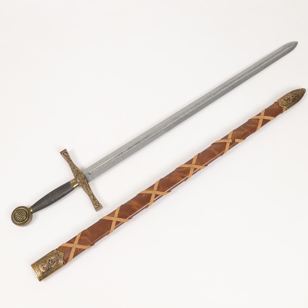 Et moderne 'Excalibur' ornamentalt sværd.