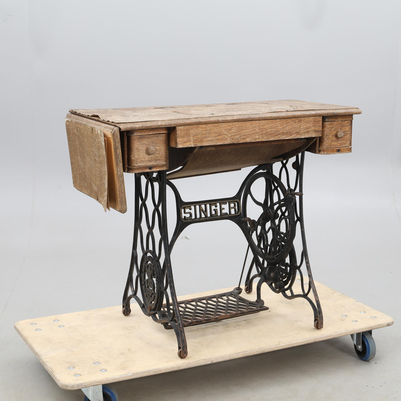 NÄHMASCHINENMÖBEL, Singer.