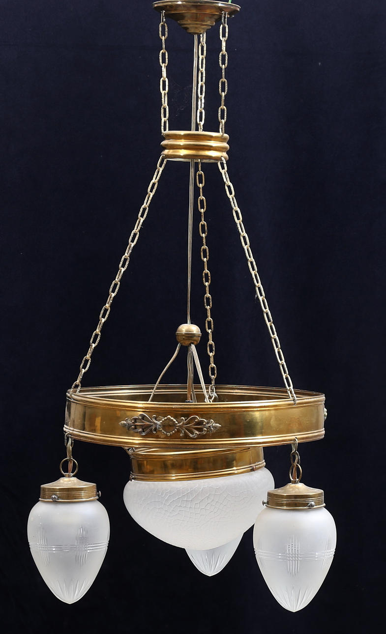 Jugendstil-Deckenlampe, Messing/Milchglas, 20. Jahrhundert.