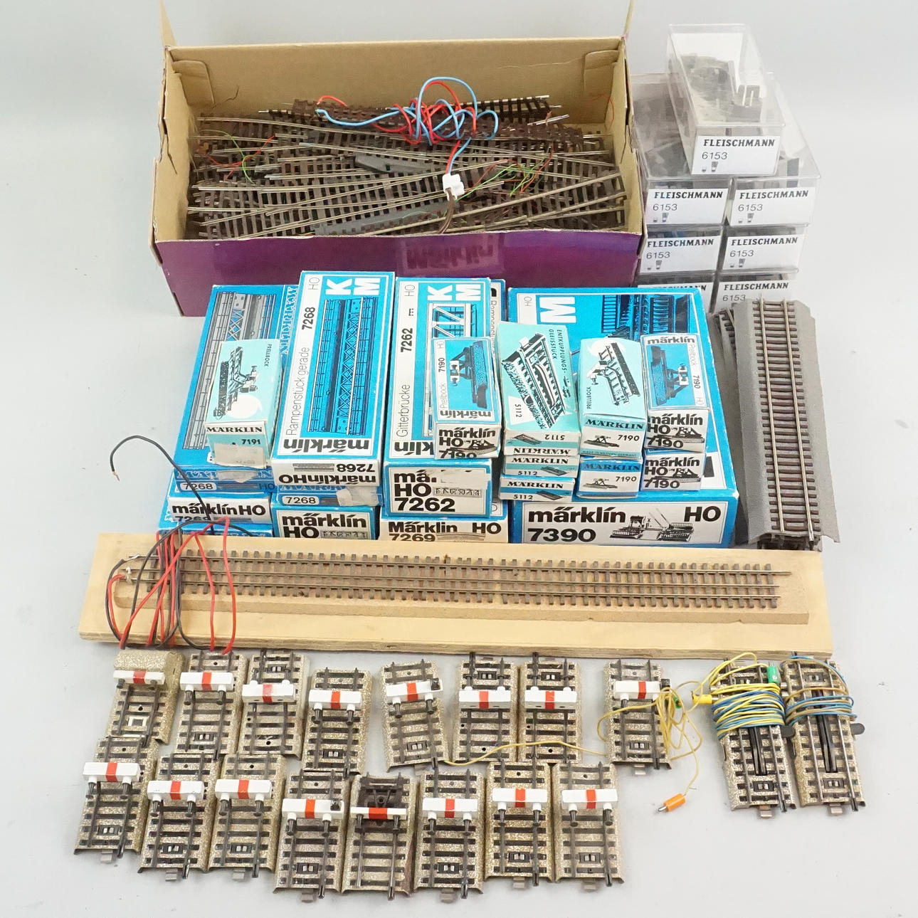 LOT RAILS, including Märklin in different models and sizes, HO.