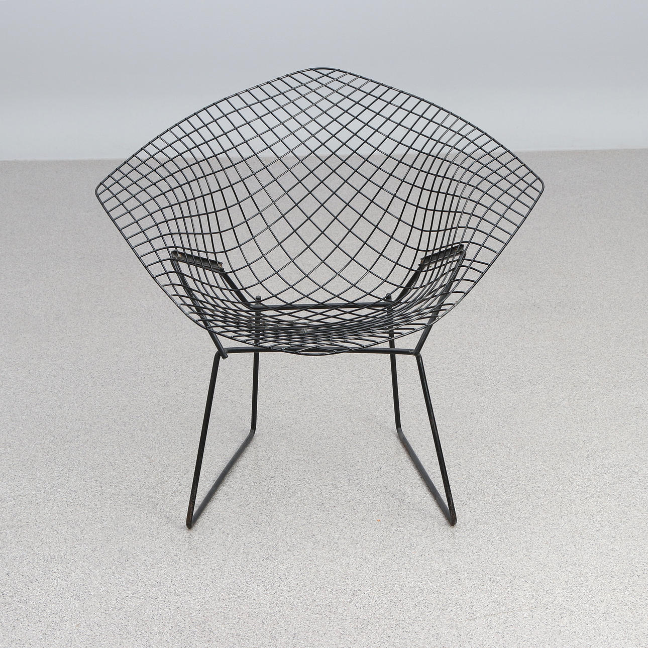 HARRY BERTOIA. STOL. Lackerad metall. "Diamond Chair".