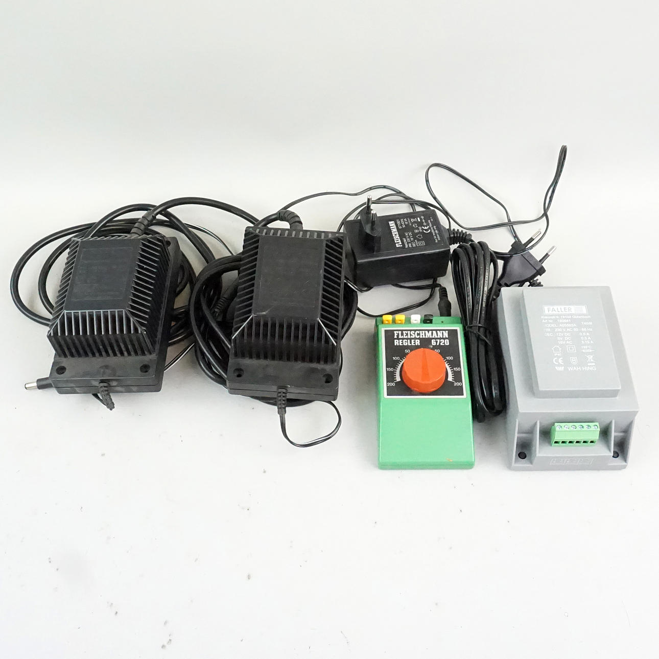 MODEL ROAD ACCESSORIES, including Roco, Fleischmann, Transformers, control unit for turntables.