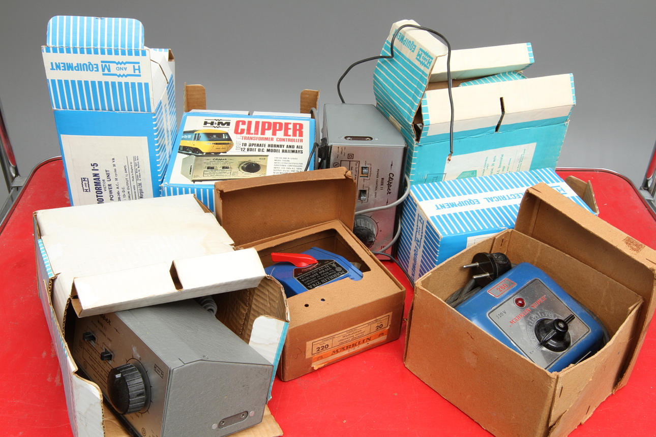 MODELLTÅG Transformatorer 6 stycken. Tillbehör. Bland annat Märklin.