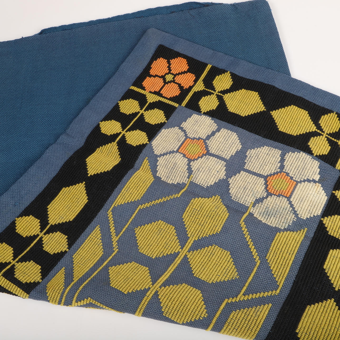 KISSENHÜLLE, bestickt, Jugendstil.