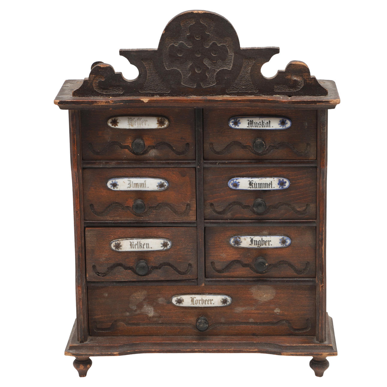 EN UPPSÄTTNING ANTIKA KRYDDLÅDOR.