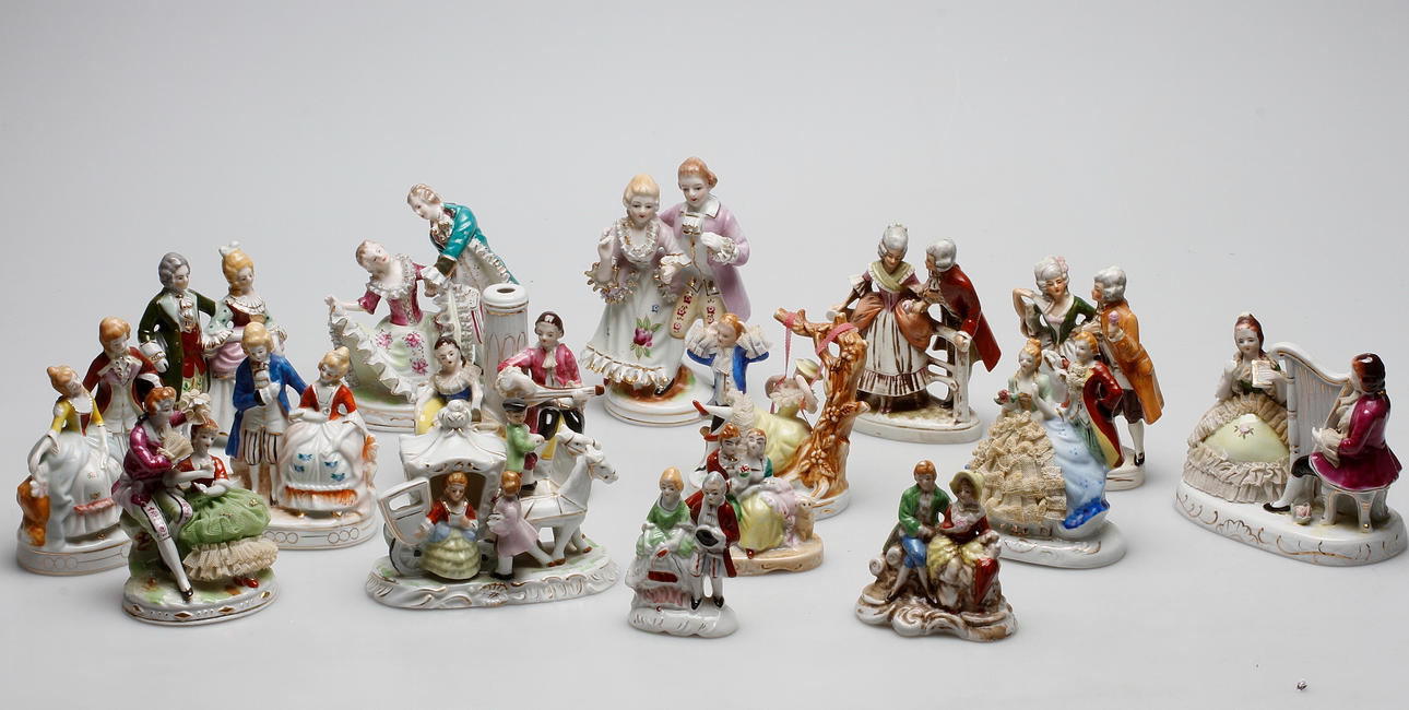 FIGURINER, porslin. 16 st. Rokokostil, 1900-tal.