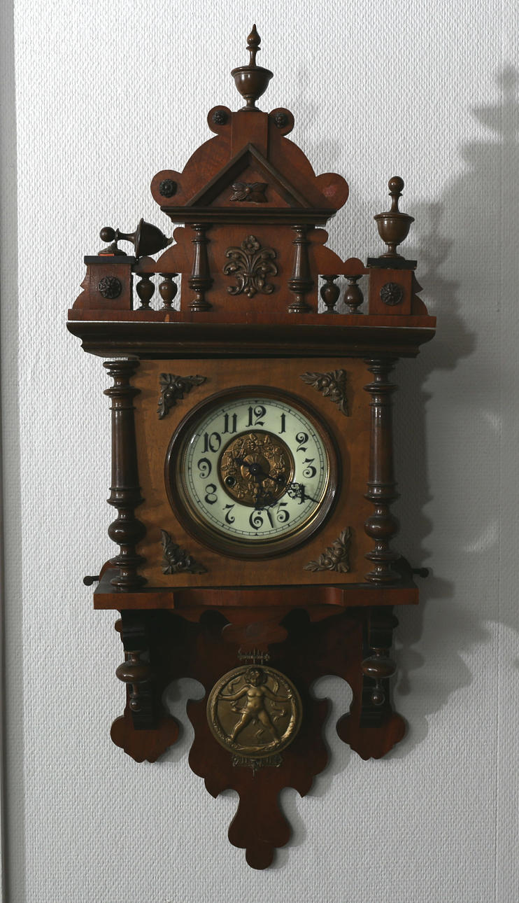 VÄGGUR, trä, nyrenässans, 1800-tal.