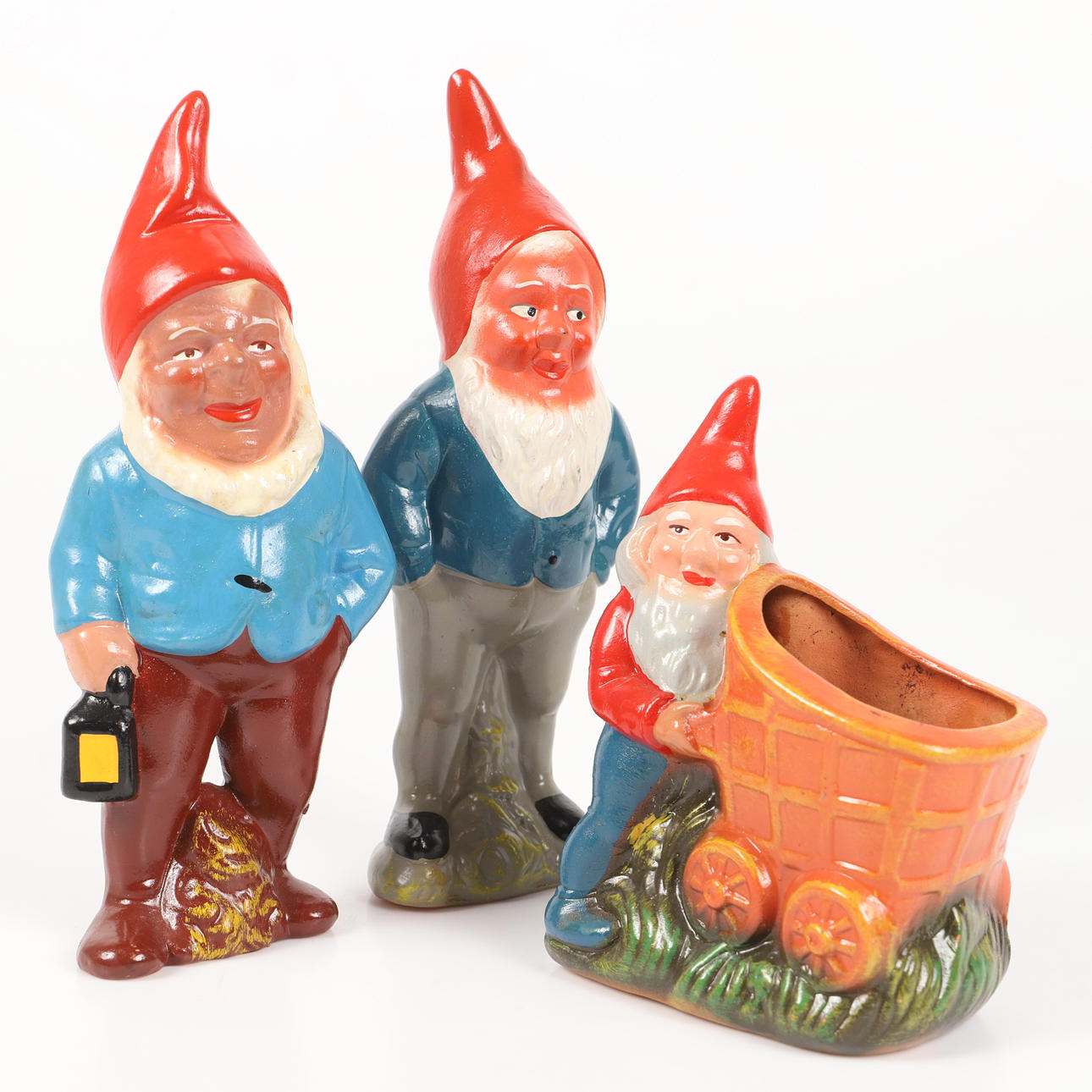 FIGURER OG GRYDE, 3 stk., nisser, terracotta, Gräfenroda, DDR, 20. århundrede.