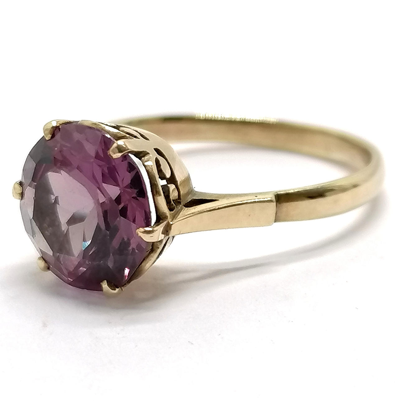 GOLDRING, BESETZT MIT ALEXANDRIT.